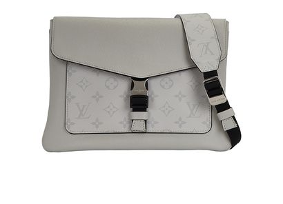 Taigarama Outdoor Flap Messenger, front view
